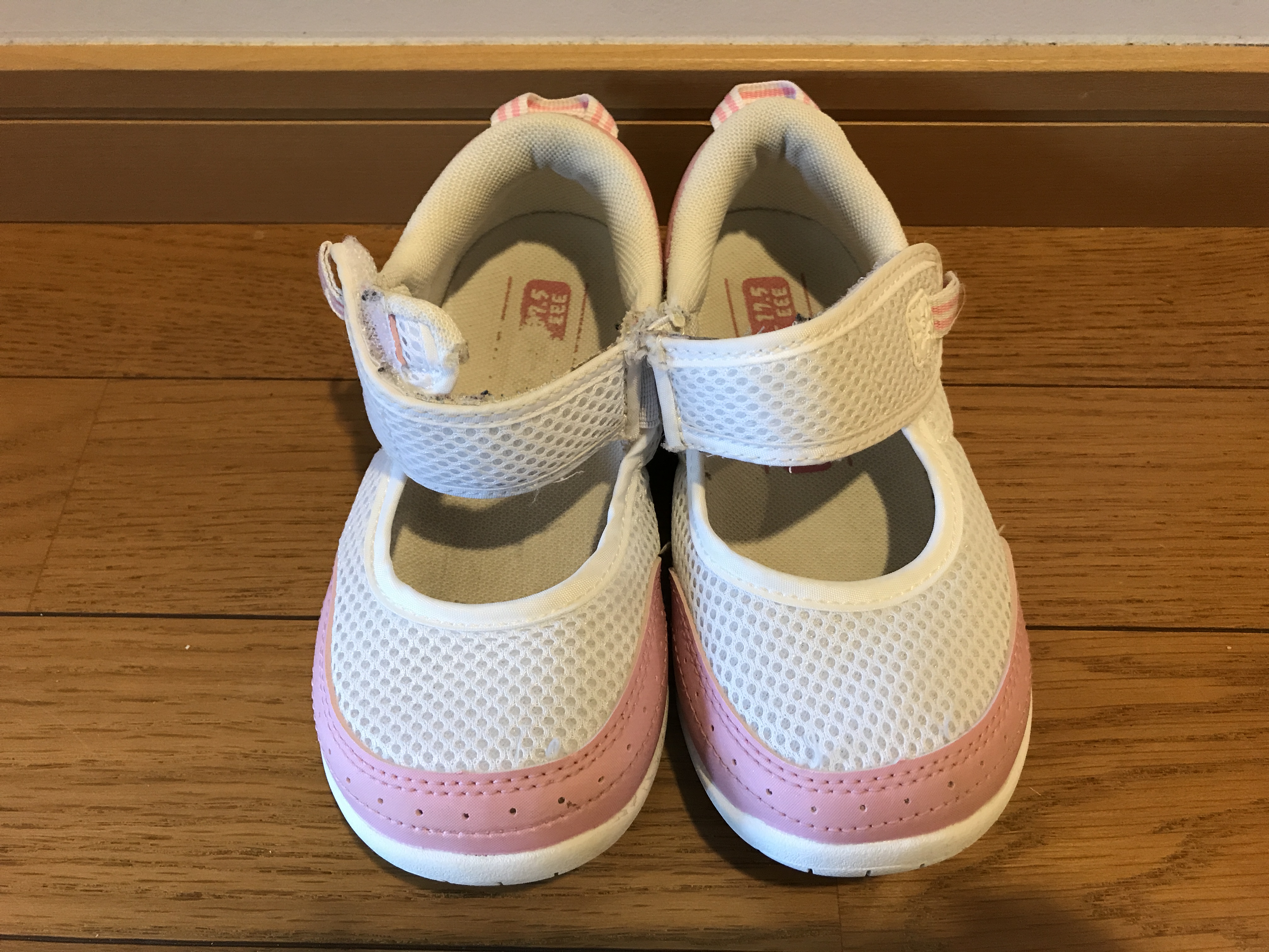 年少の上履きはマジックテープ付きがおすすめ 甲高幅広の幼児でも合う商品は 凡人主婦の小金持ち生活